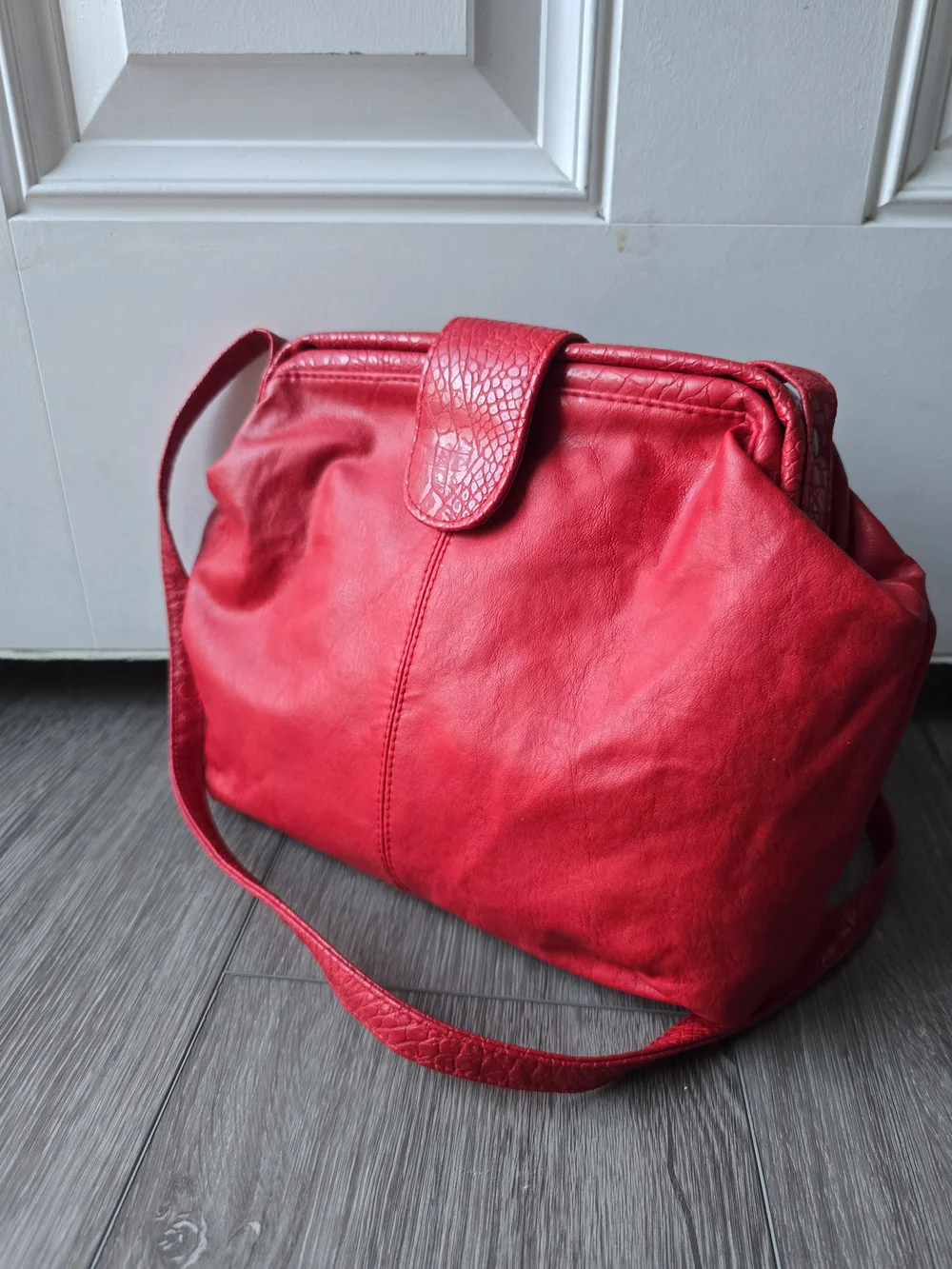 Vintage 80s Monique Red Frame Shoulder Bag Croc Trim Snap Crossbody Retro Chic